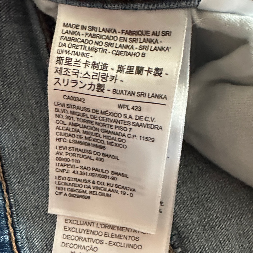 Two Pairs Levi’s Denim Mid-Length Shorts | 29 - Picture 10 of 11